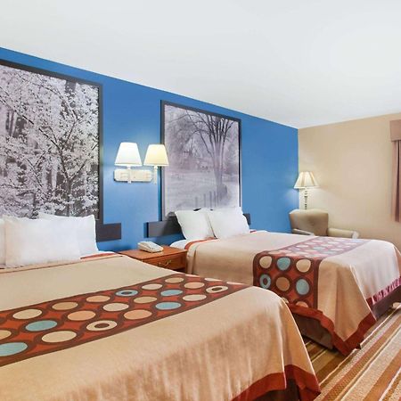 Super 8 By Wyndham Defiance Hotell Exteriör bild
