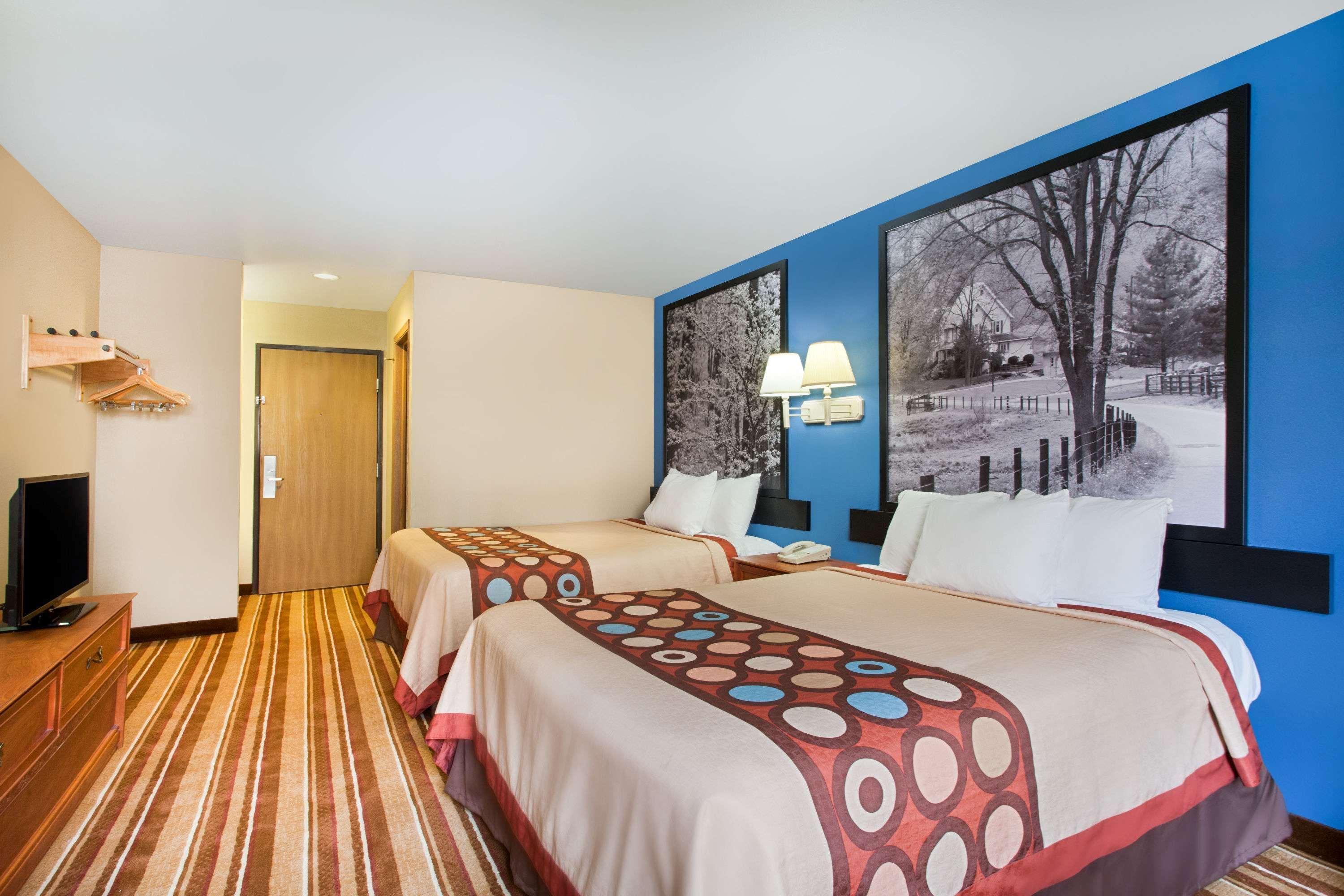 Super 8 By Wyndham Defiance Hotell Exteriör bild