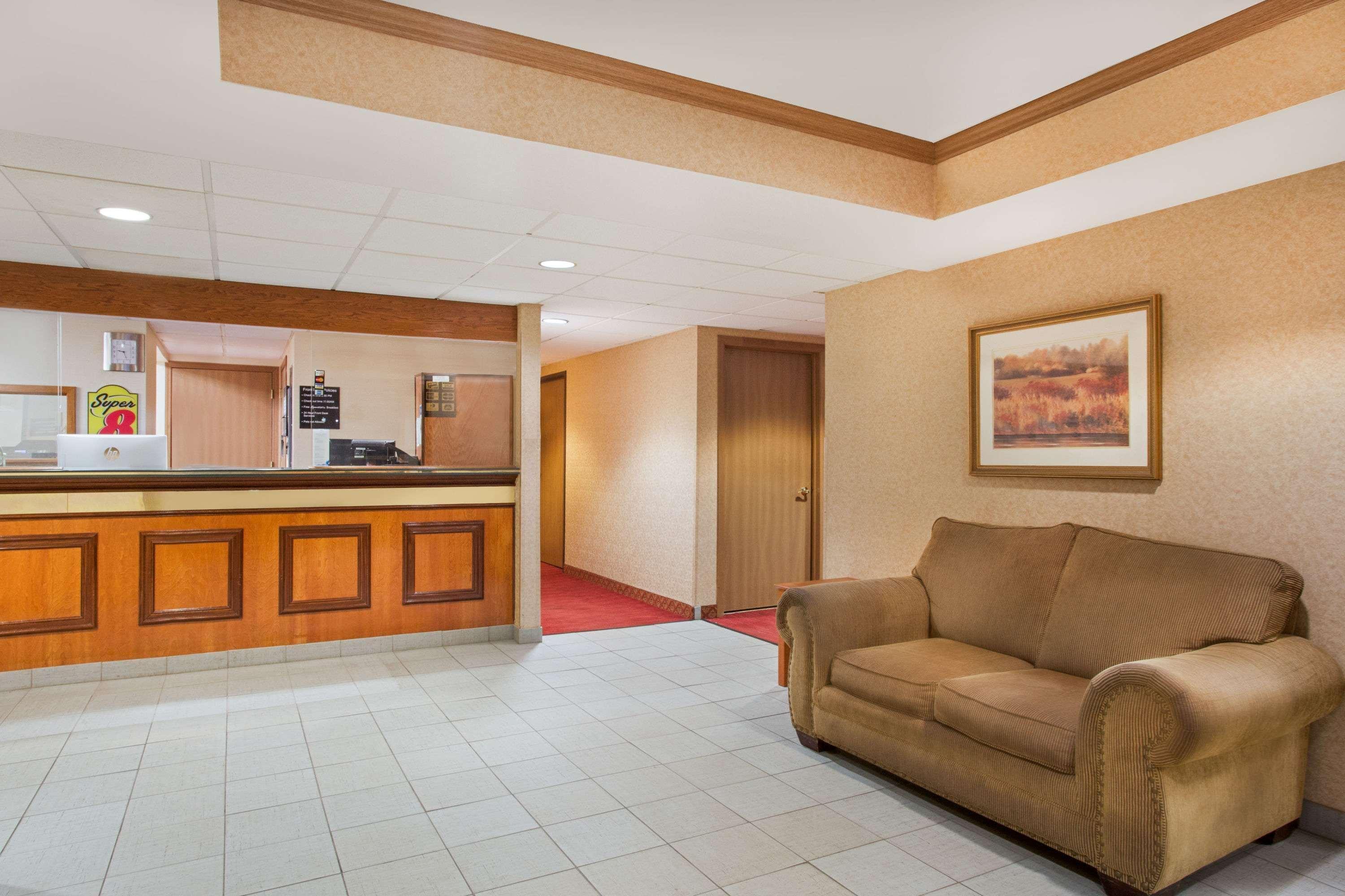 Super 8 By Wyndham Defiance Hotell Exteriör bild